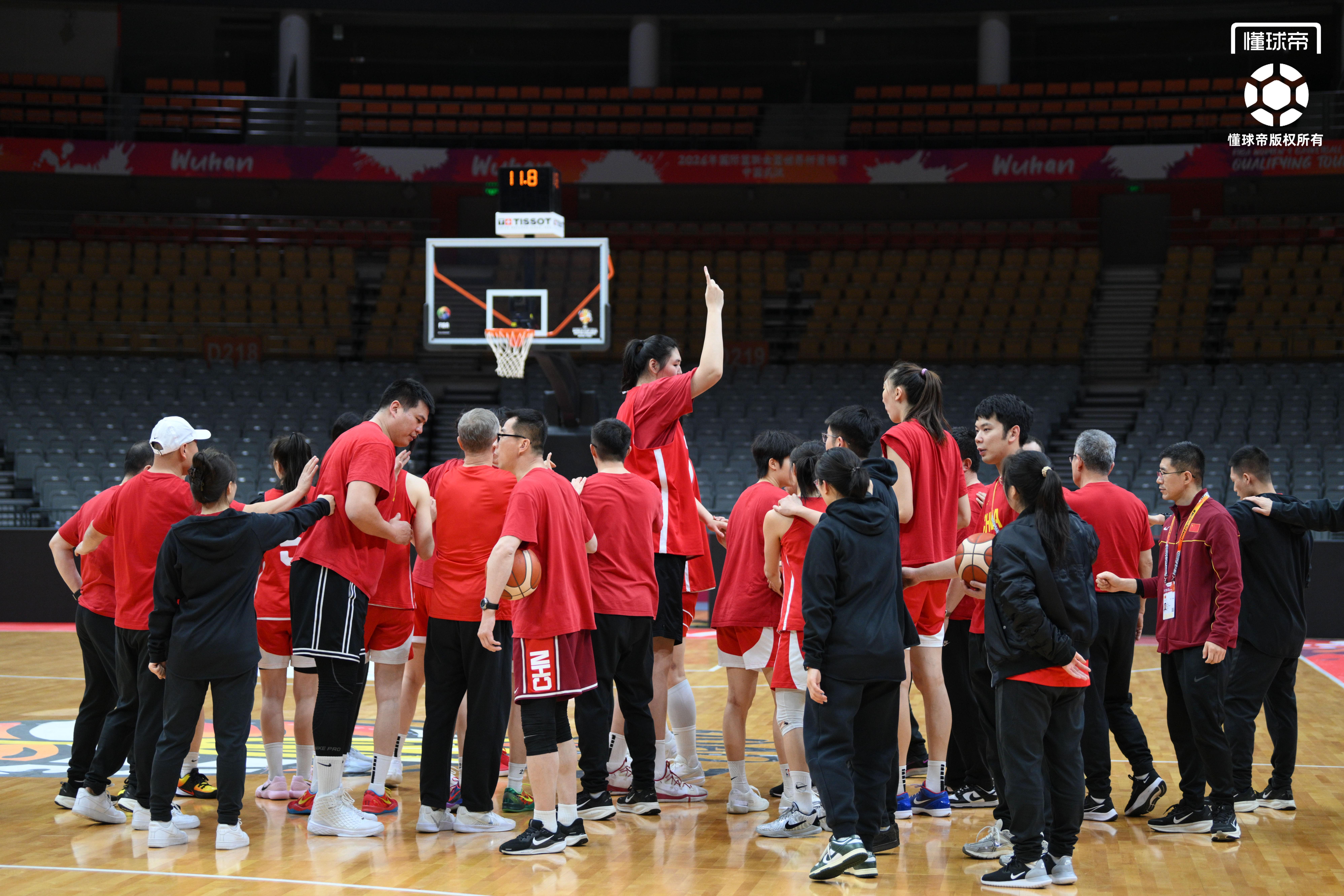 开云分部-中国女篮世预赛最后一练，王治郅到场观看&amp;amp;全队精神饱满